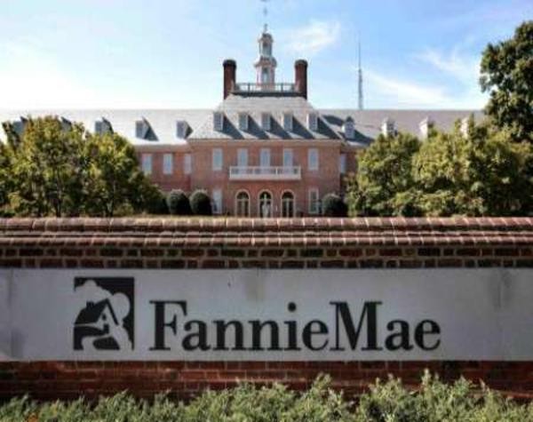1. Ngân hàng Fannie Mae, Mỹ. Tổng tài sản: Hơn 3,2 nghìn tỷ USD tính đến năm 2010. Giá trị vốn hóa thị trường gần 464 tỷ USD năm 2011. Số lượng nhân viên 7300 năm 2011. Được thành lập năm 1928, có trụ sở chính tại Washington DC, Mỹ.